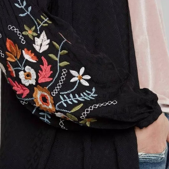 Daytrip Tops - Daytrip Black Textured Long Light Cardigan. Size M.